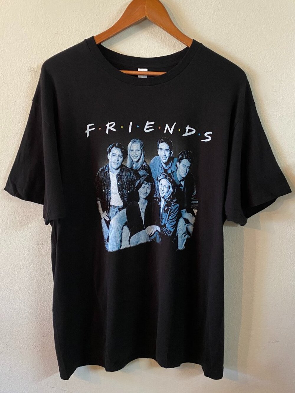 FRIENDS XL BLACK CASUAL 90S-STYLE GRAPHIC T-SHIRT